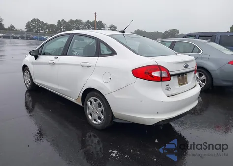 2013 Ford Fiesta Se z USA, uszkodzony, nr VIN 3FADP4BJ3DM223443